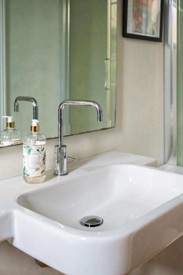 Boutique Apartment With Private Rooms And Garden Oasis Firenze Kültér fotó